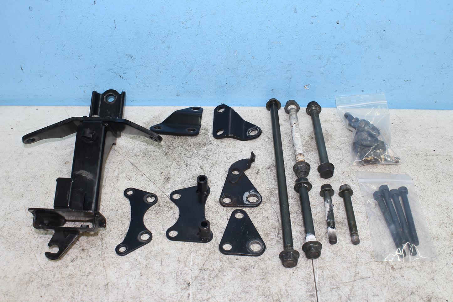 99-03 Yamaha Road Star Silverado XV1600 OEM Engine Motor Mount Bracket Hardware