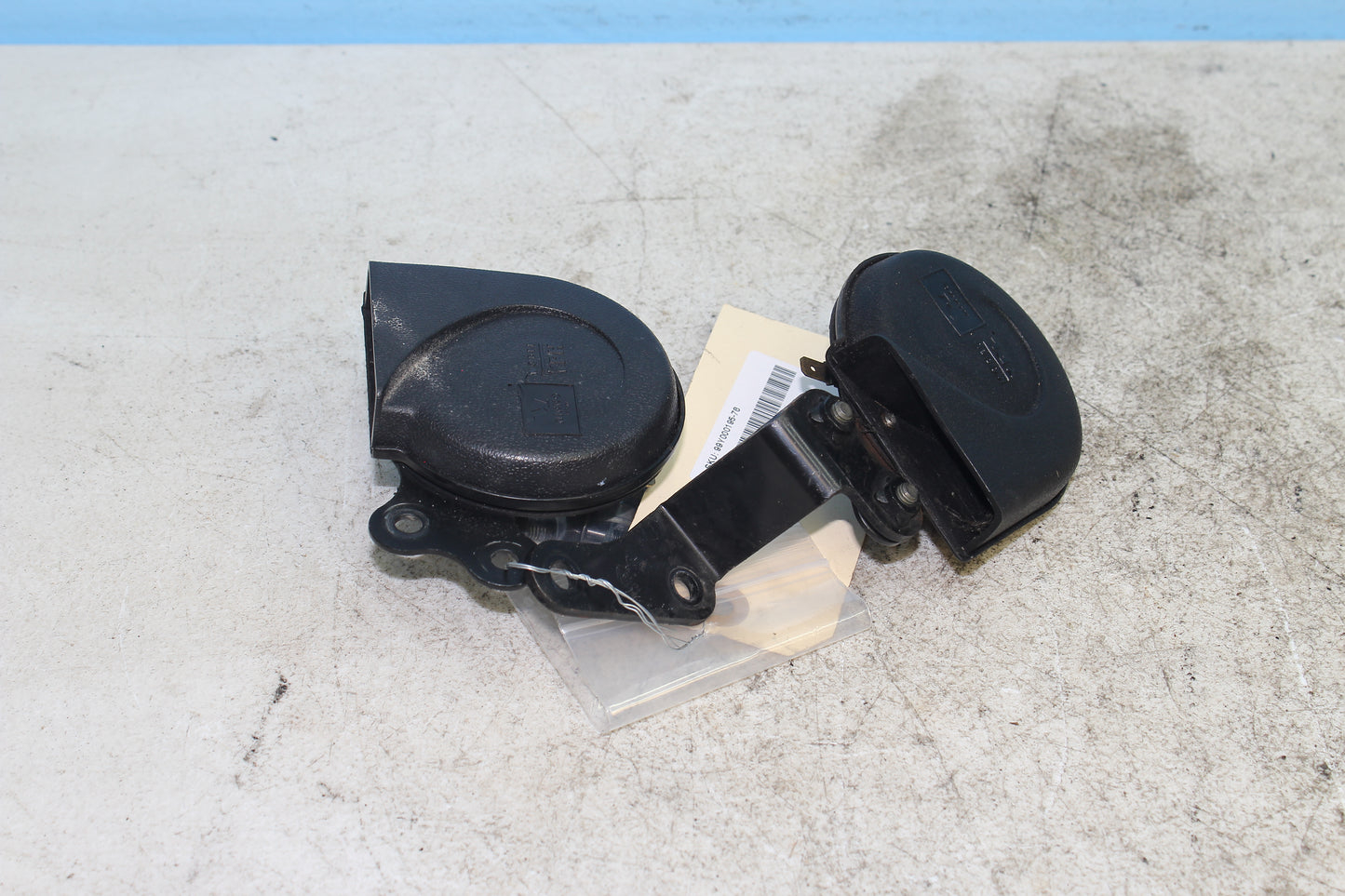 1999-2003 Yamaha Road Star Silverado XV1600 OEM Horn (PAIR) 4WM-83371-10-00