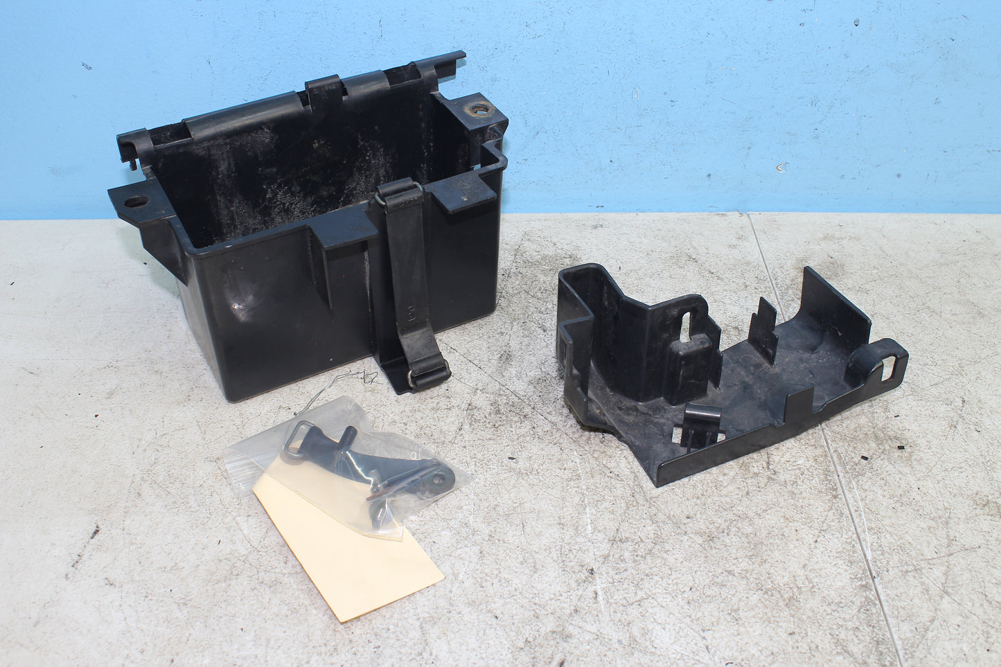 1999-2003 Yamaha Road Star Silverado XV1600 OEM Battery Box w/ Fuse Relay Holder