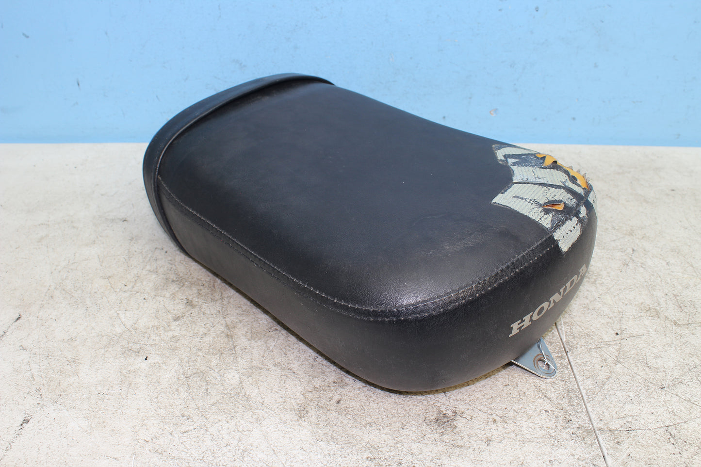 98-03 Honda Shadow VT750 ACE Deluxe OEM Rear Passenger Seat *RIP* 77300-MBA-660