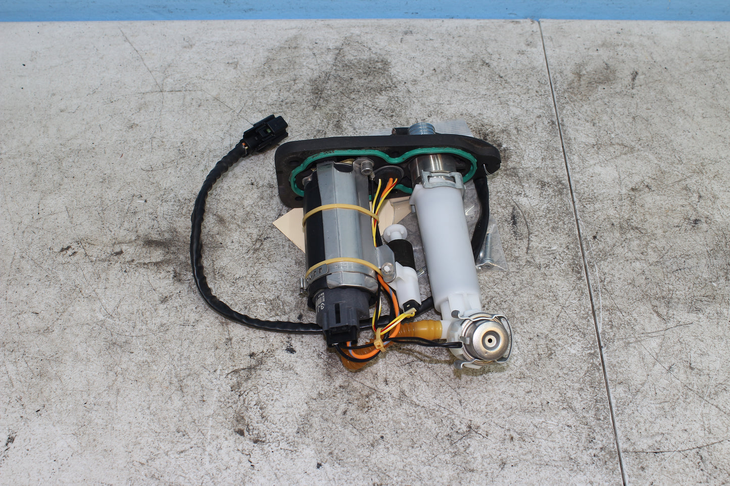 2014-2022 Harley Davidson Sportster 883 OEM Fuel Pump 75268-07F
