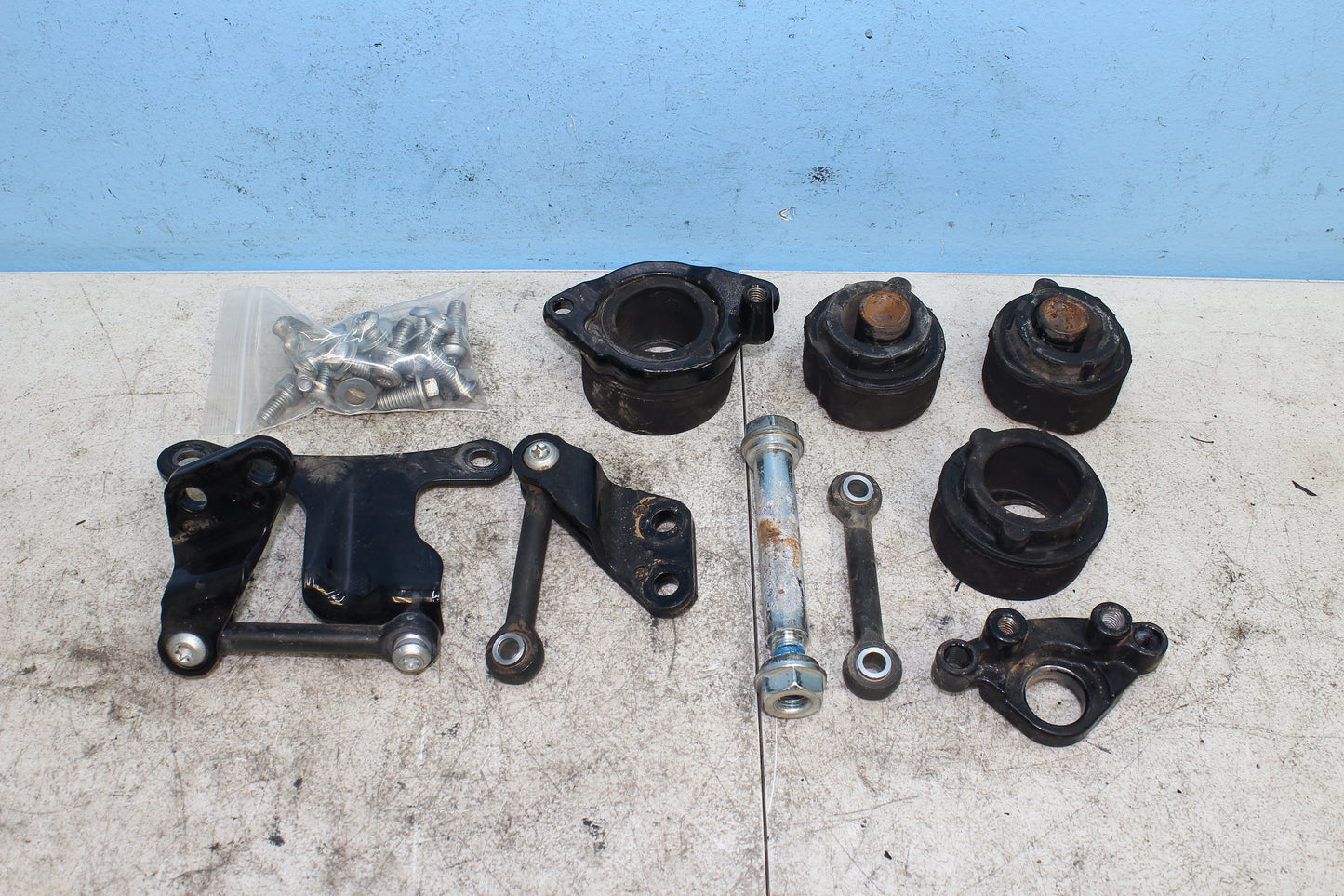 2014-2022 Harley Davidson Sportster 883 OEM Engine Motor Mount Bracket Bolt