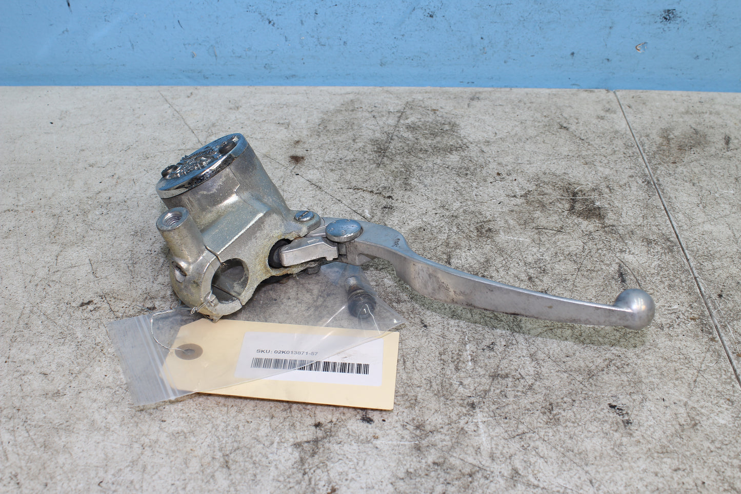 99-04 Kawasaki Vulcan Nomad VN1500 OEM Front Brake Master Cylinder w/ Lever