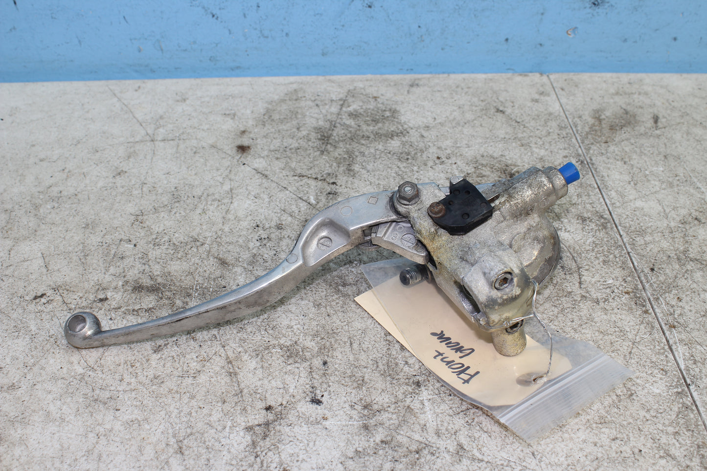99-04 Kawasaki Vulcan Nomad VN1500 OEM Front Brake Master Cylinder w/ Lever