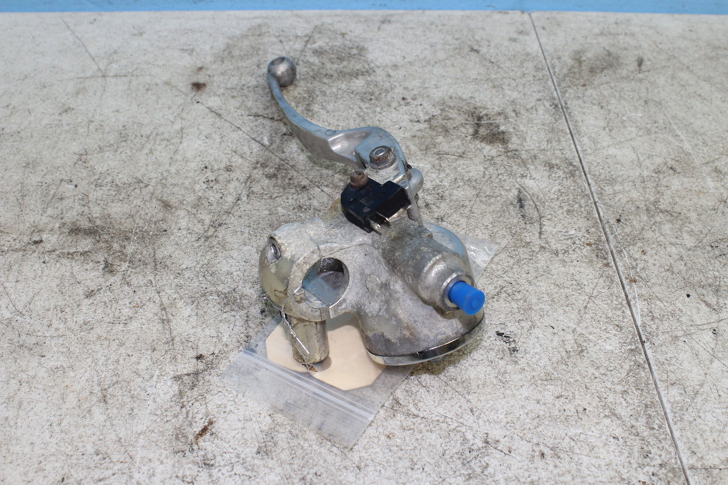 99-04 Kawasaki Vulcan Nomad VN1500 OEM Front Brake Master Cylinder w/ Lever