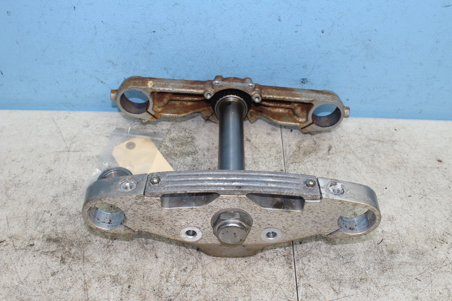 99-04 Kawasaki Vulcan Nomad VN1500 OEM Triple Tree 44037-1410, 44039-1279