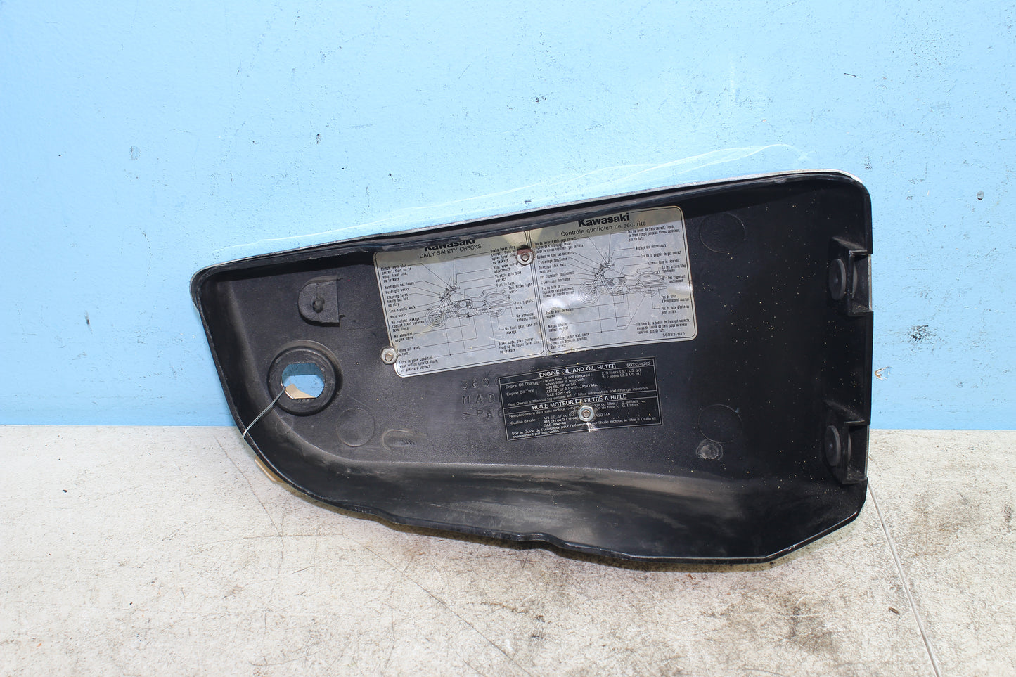 99-04 Kawasaki Vulcan Nomad VN1500 OEM Left Side Cover Panel 36001-1645-H8