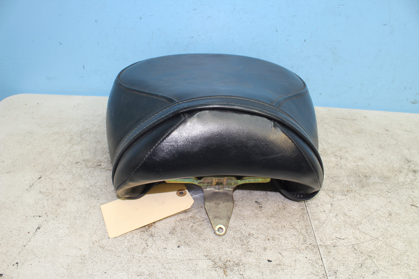 99-04 Kawasaki Vulcan Nomad VN1500 OEM Rear Passenger Seat 53001-1906-MA