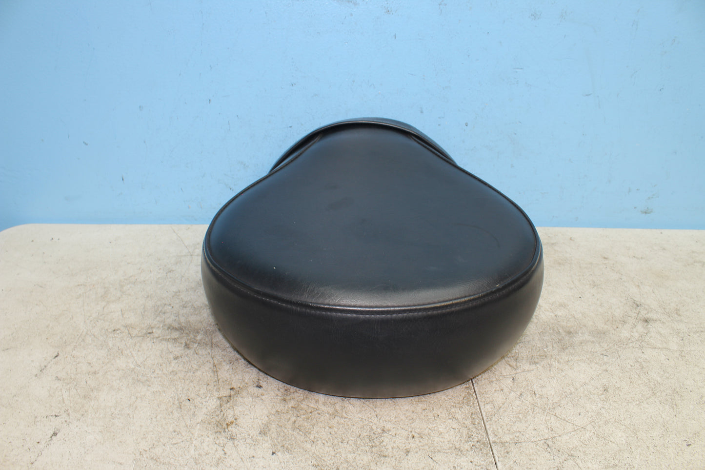 99-04 Kawasaki Vulcan Nomad VN1500 OEM Rear Passenger Seat 53001-1906-MA