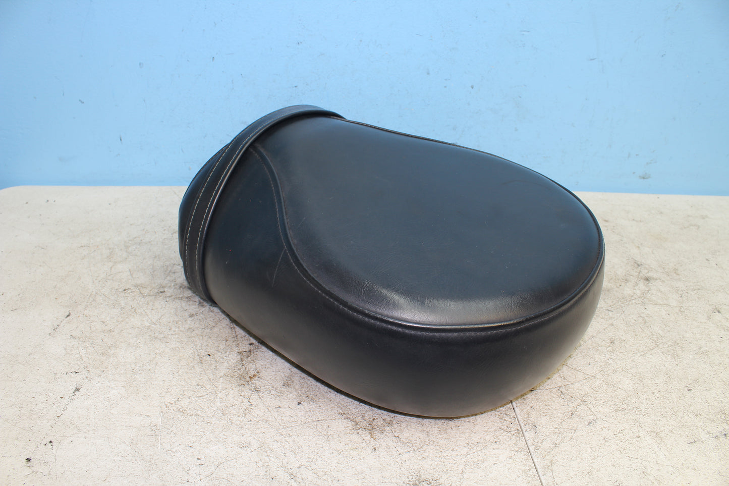 99-04 Kawasaki Vulcan Nomad VN1500 OEM Rear Passenger Seat 53001-1906-MA