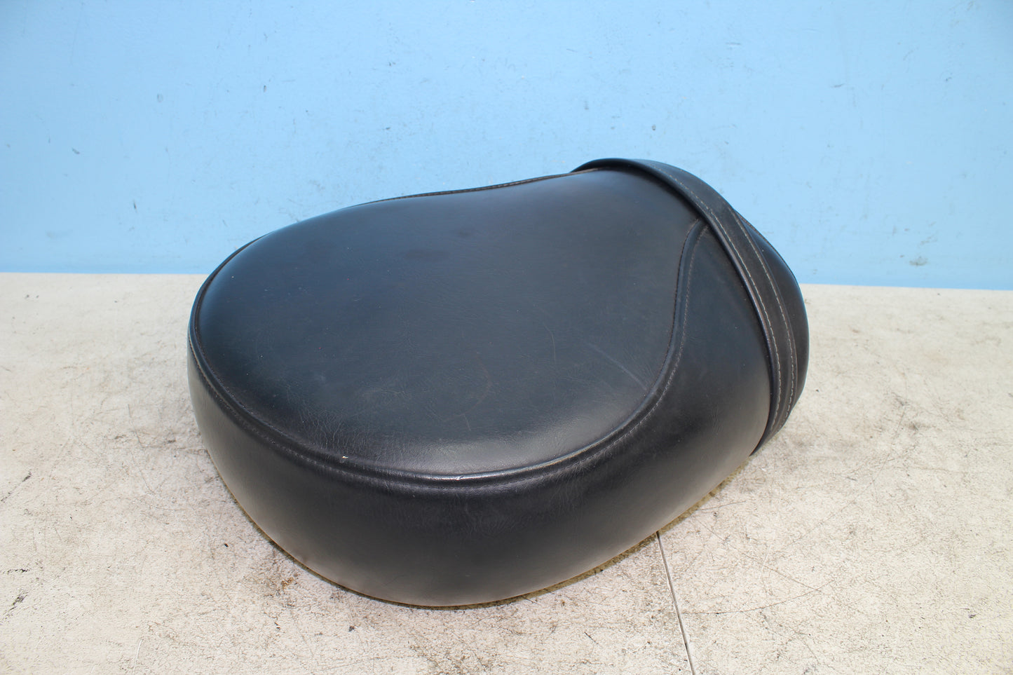 99-04 Kawasaki Vulcan Nomad VN1500 OEM Rear Passenger Seat 53001-1906-MA