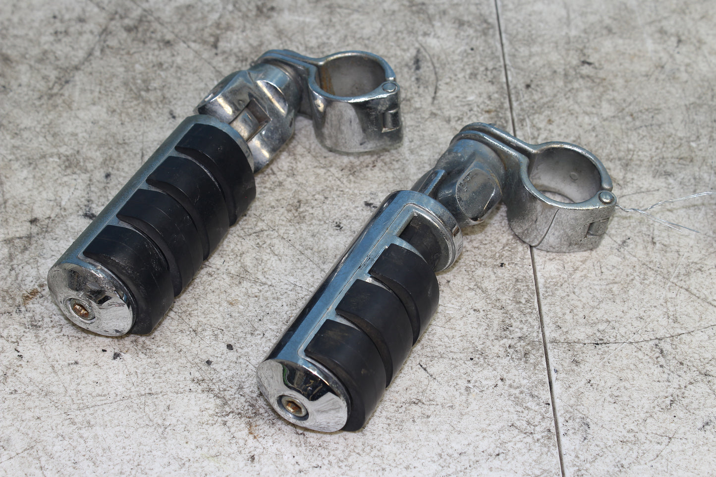99-04 Kawasaki Vulcan Nomad VN1500 OEM Engine Guard Highway Pegs