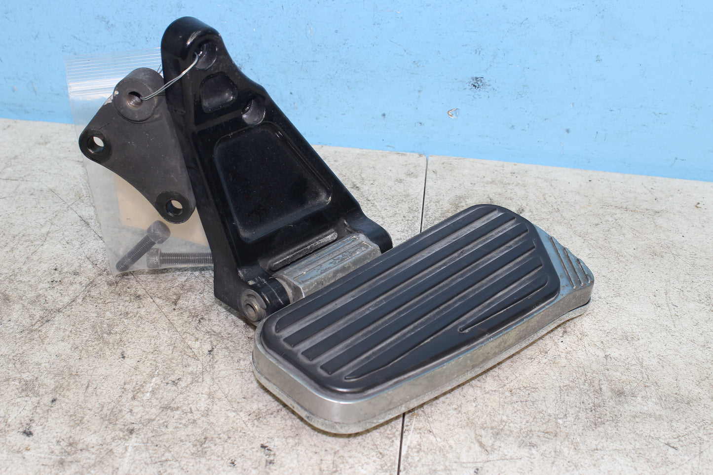 99-04 Kawasaki Vulcan Nomad VN1500 OEM Rear Right Passenger Floorboard