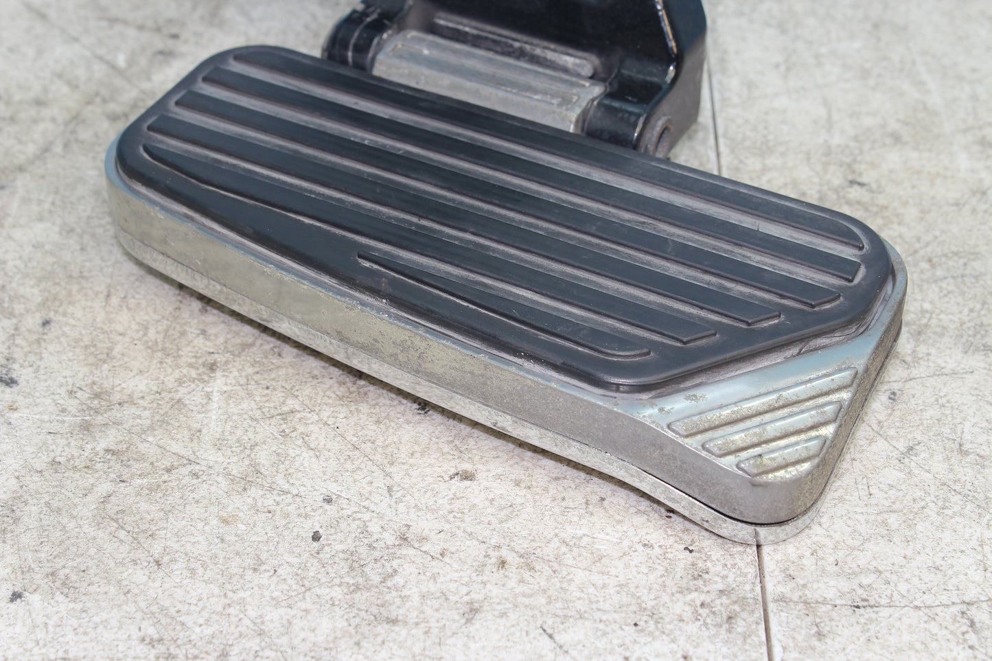 99-04 Kawasaki Vulcan Nomad VN1500 OEM Rear Right Passenger Floorboard