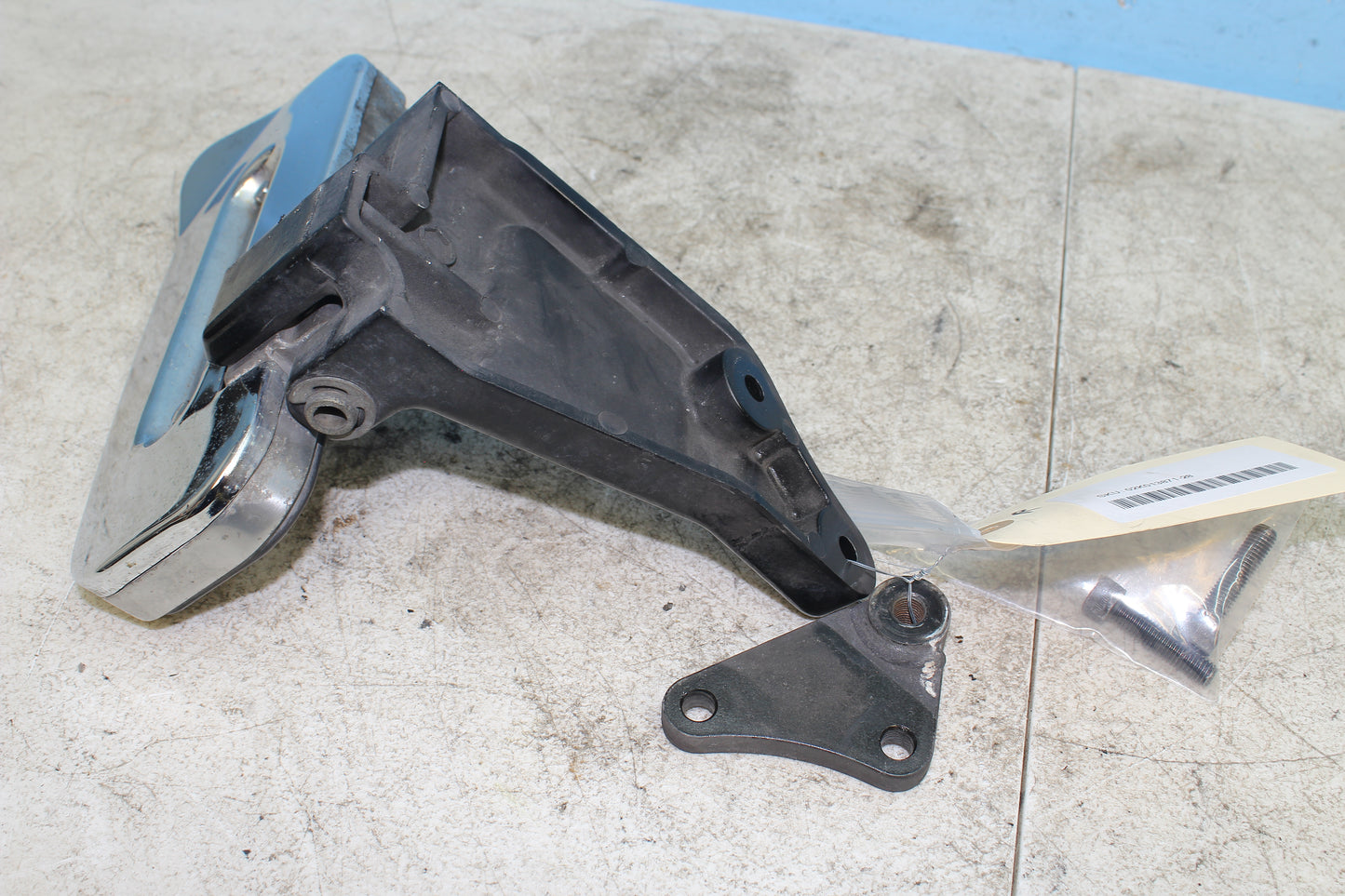 99-04 Kawasaki Vulcan Nomad VN1500 OEM Rear Right Passenger Floorboard