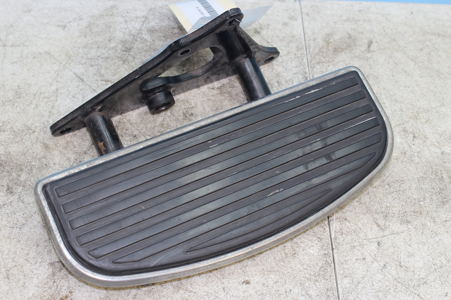 99-04 Kawasaki Vulcan Nomad VN1500 OEM Right Driver Floorboard w/ Mount