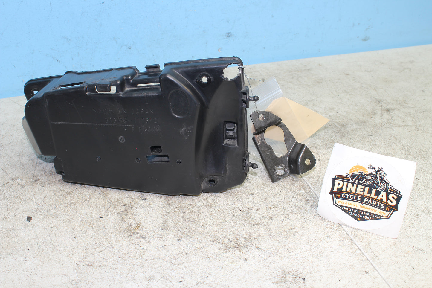 99-04 Kawasaki Vulcan Nomad VN1500 OEM Tool Storage Box 32098-1126, 32098-1127