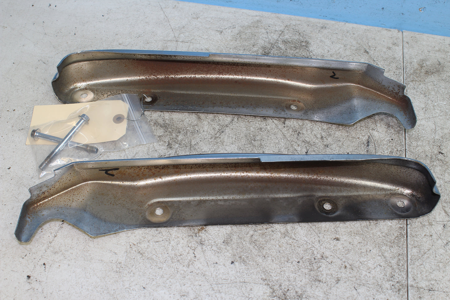 99-04 Kawasaki Vulcan Nomad VN1500 OEM Rear Fender Cover Mount Left Right