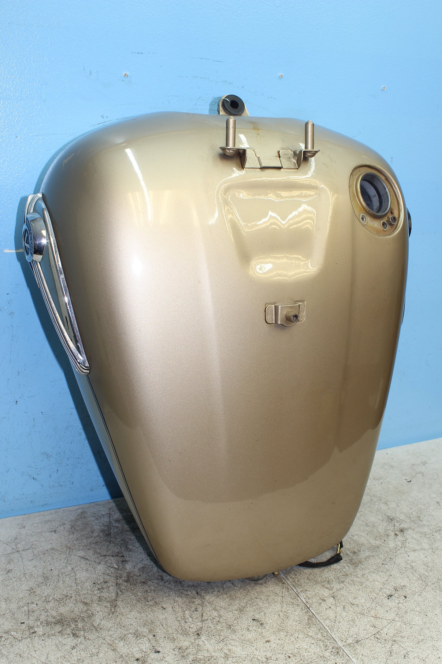 99-04 Kawasaki Vulcan Nomad VN1500 OEM Gas Fuel Tank *SMALL DENT* 51082-5075-Y1