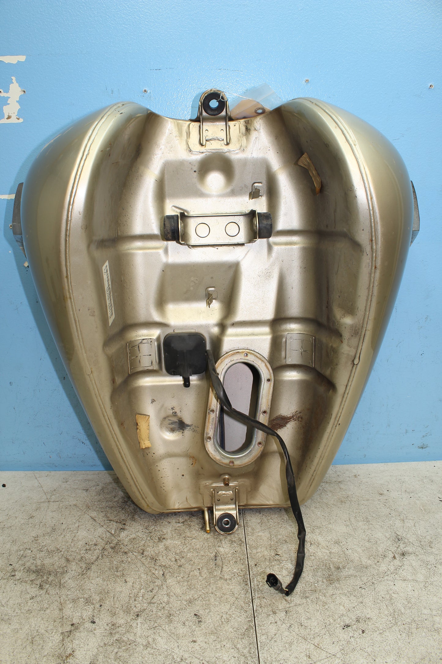 99-04 Kawasaki Vulcan Nomad VN1500 OEM Gas Fuel Tank *SMALL DENT* 51082-5075-Y1