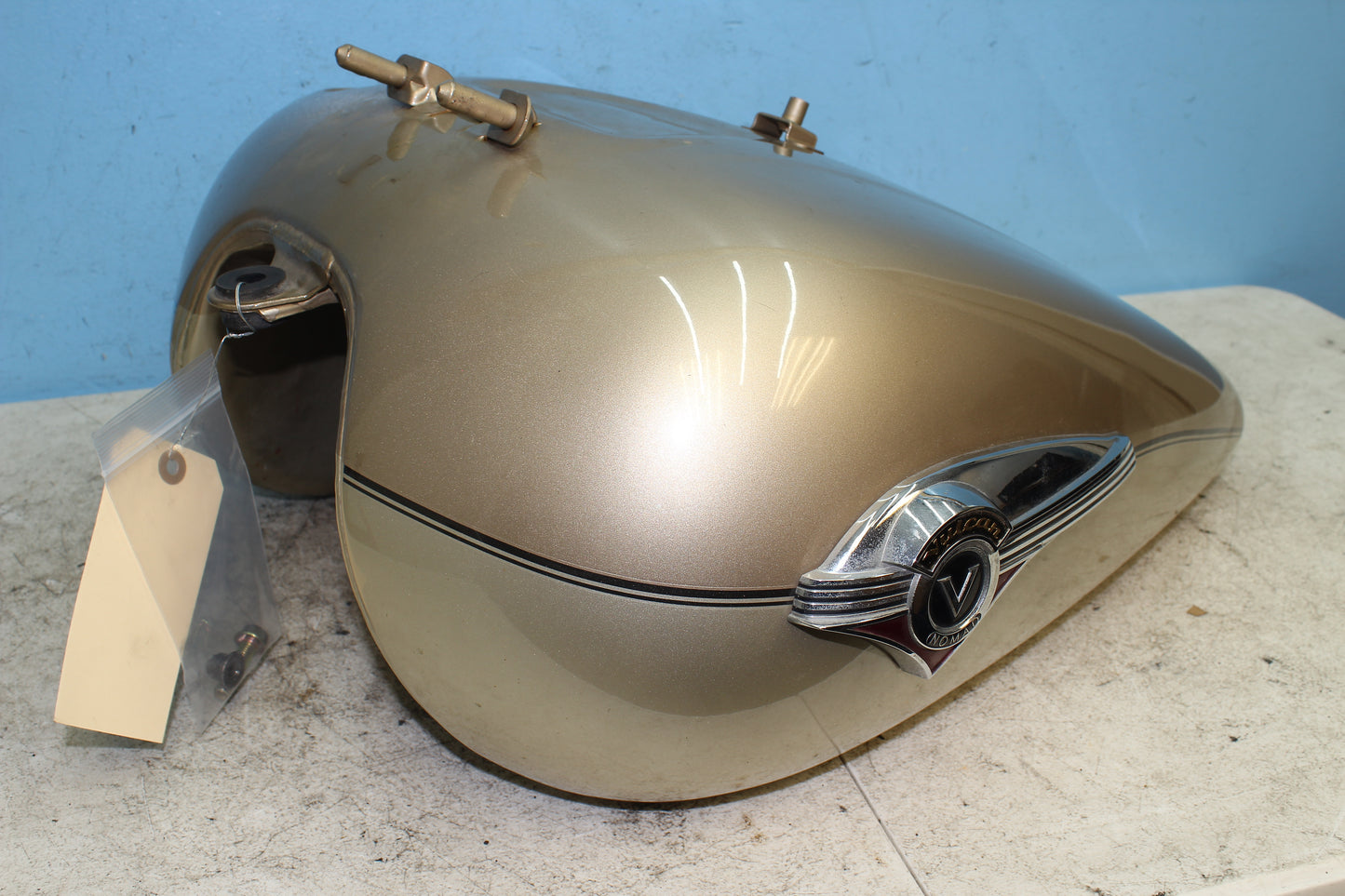 99-04 Kawasaki Vulcan Nomad VN1500 OEM Gas Fuel Tank *SMALL DENT* 51082-5075-Y1