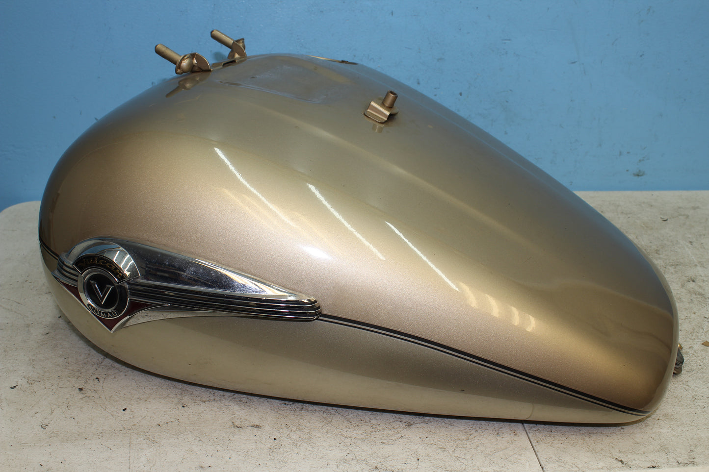 99-04 Kawasaki Vulcan Nomad VN1500 OEM Gas Fuel Tank *SMALL DENT* 51082-5075-Y1