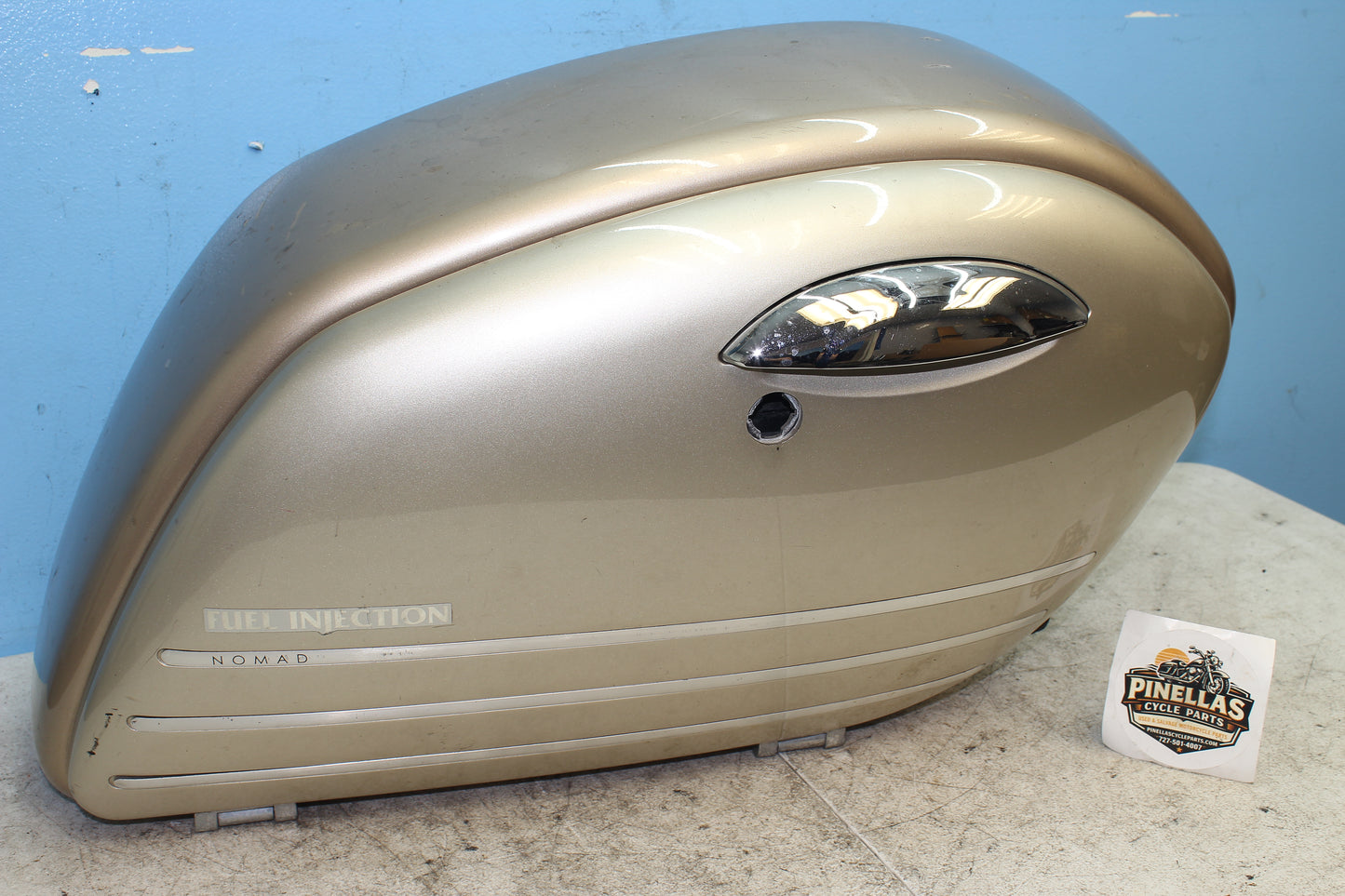 99-04 Kawasaki Vulcan Nomad VN1500 OEM Right Saddlebag Luggage 57003-1085-220