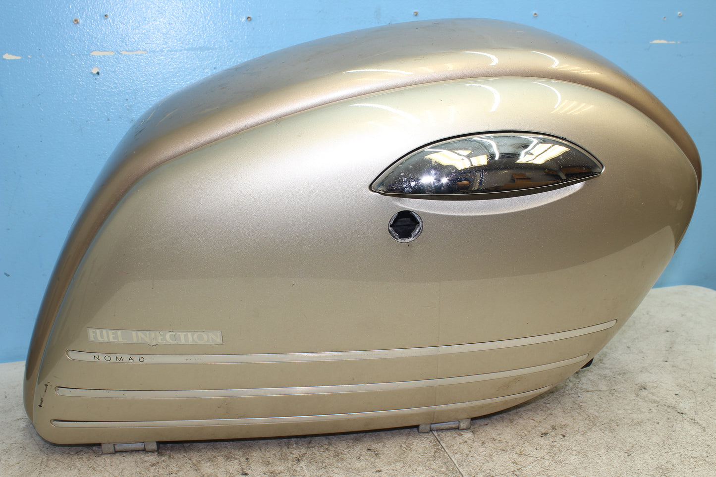 99-04 Kawasaki Vulcan Nomad VN1500 OEM Right Saddlebag Luggage 57003-1085-220