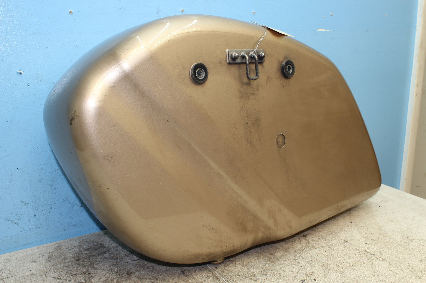 99-04 Kawasaki Vulcan Nomad VN1500 OEM Right Saddlebag Luggage 57003-1085-220