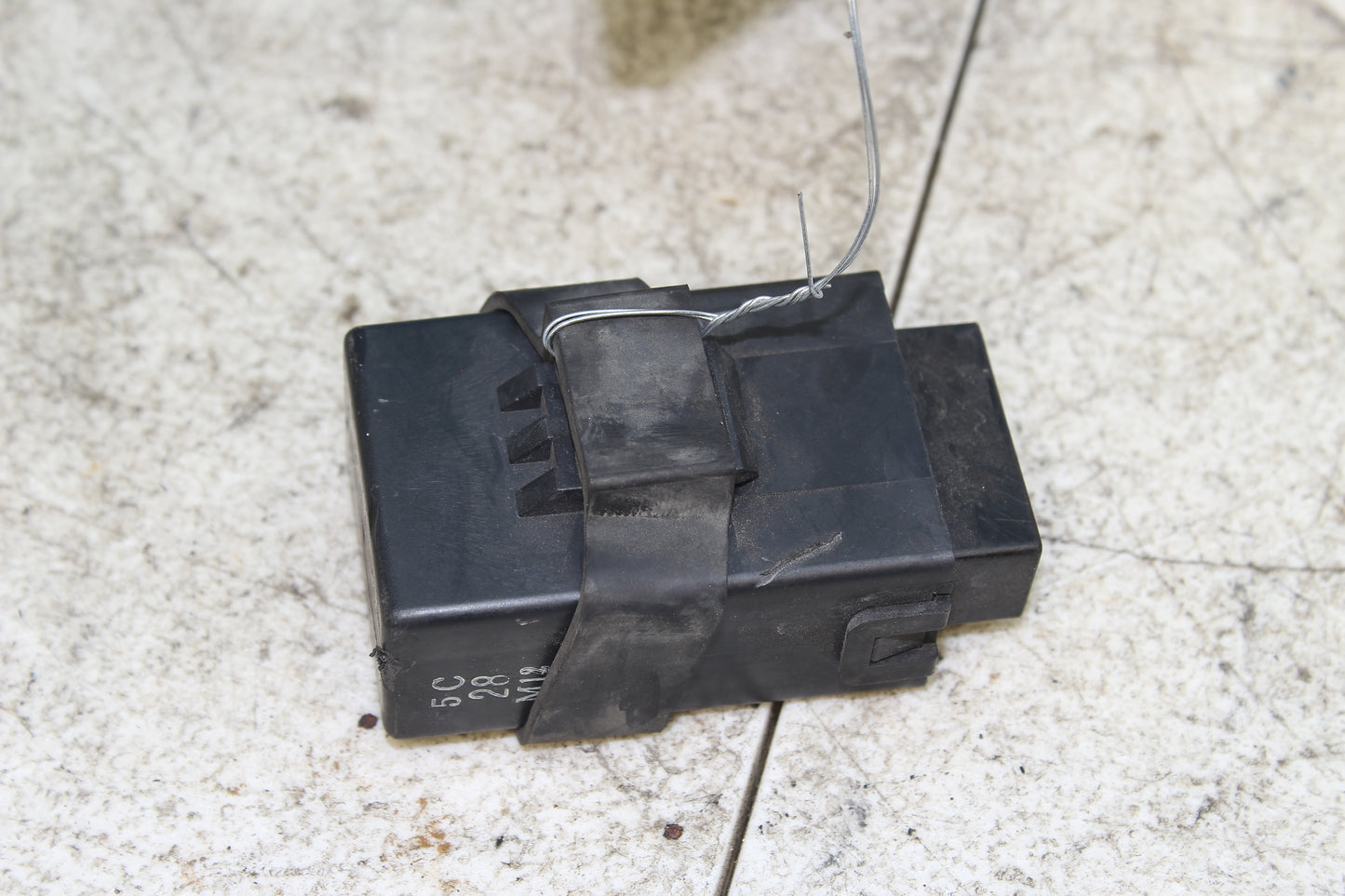 99-04 Kawasaki Vulcan Nomad VN1500 OEM Turn Signal Relay 066500-4890 27002-1113
