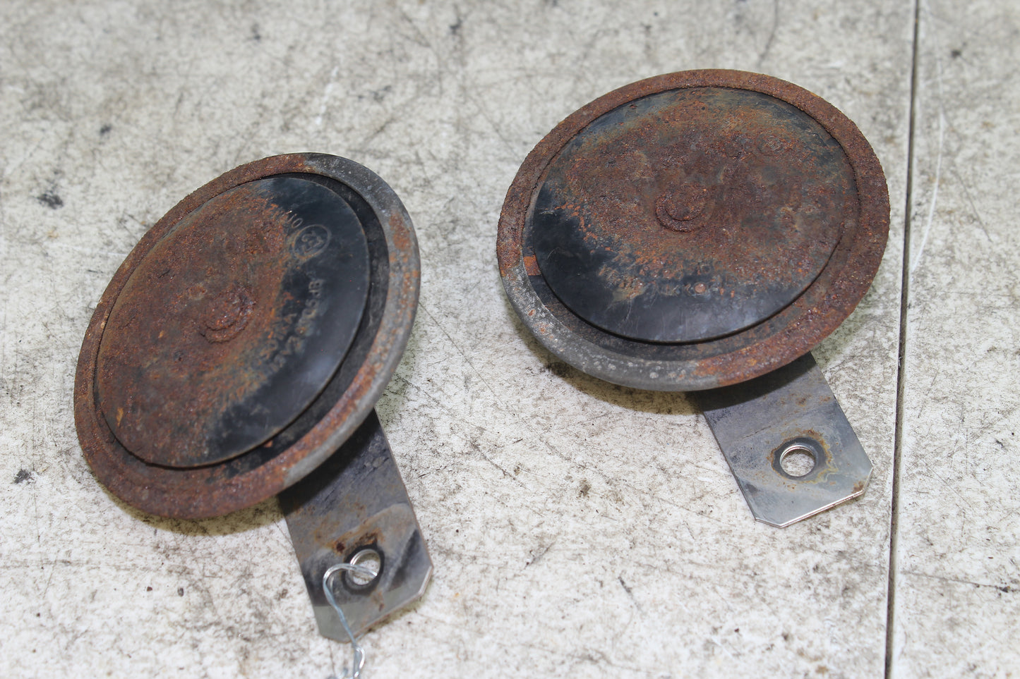 99-04 Kawasaki Vulcan Nomad VN1500 OEM Horns 27003-1406