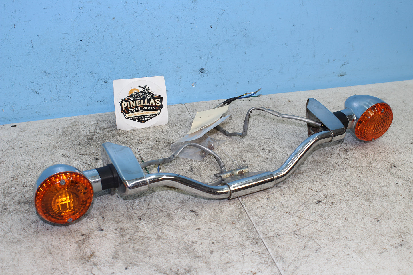 99-04 Kawasaki Vulcan Nomad VN1500 OEM Front Light Bar Turn Signals