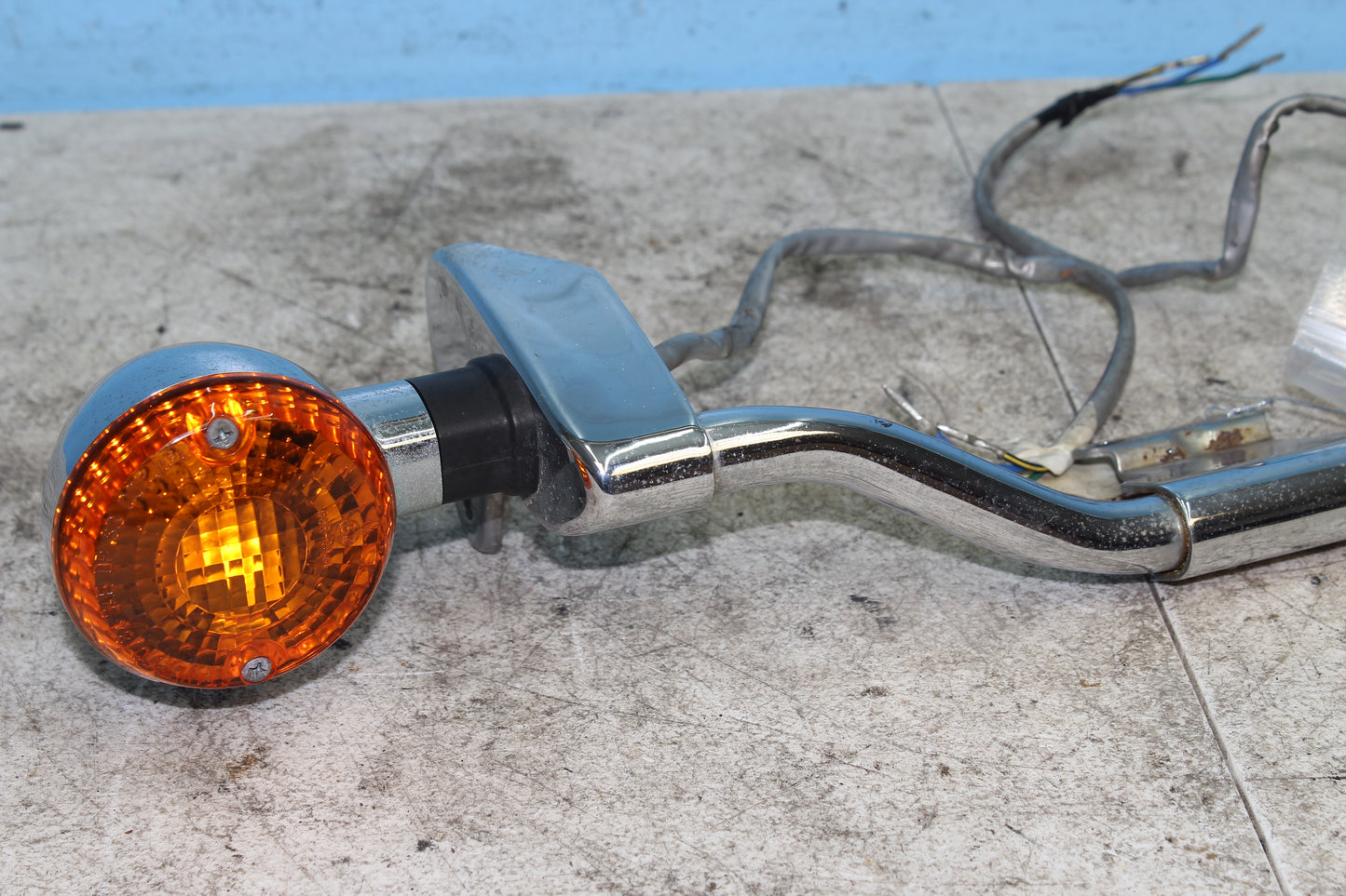 99-04 Kawasaki Vulcan Nomad VN1500 OEM Front Light Bar Turn Signals