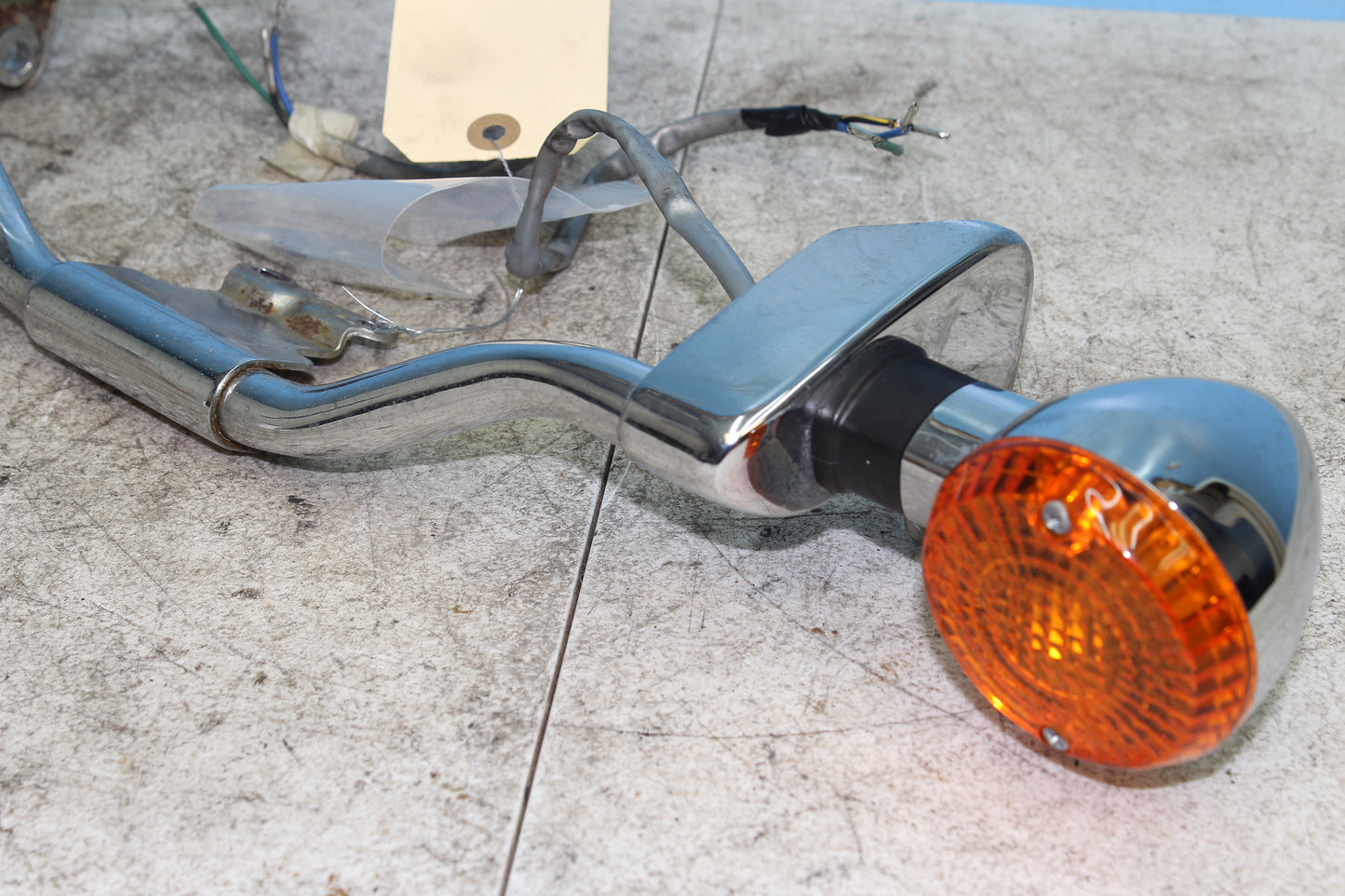 99-04 Kawasaki Vulcan Nomad VN1500 OEM Front Light Bar Turn Signals