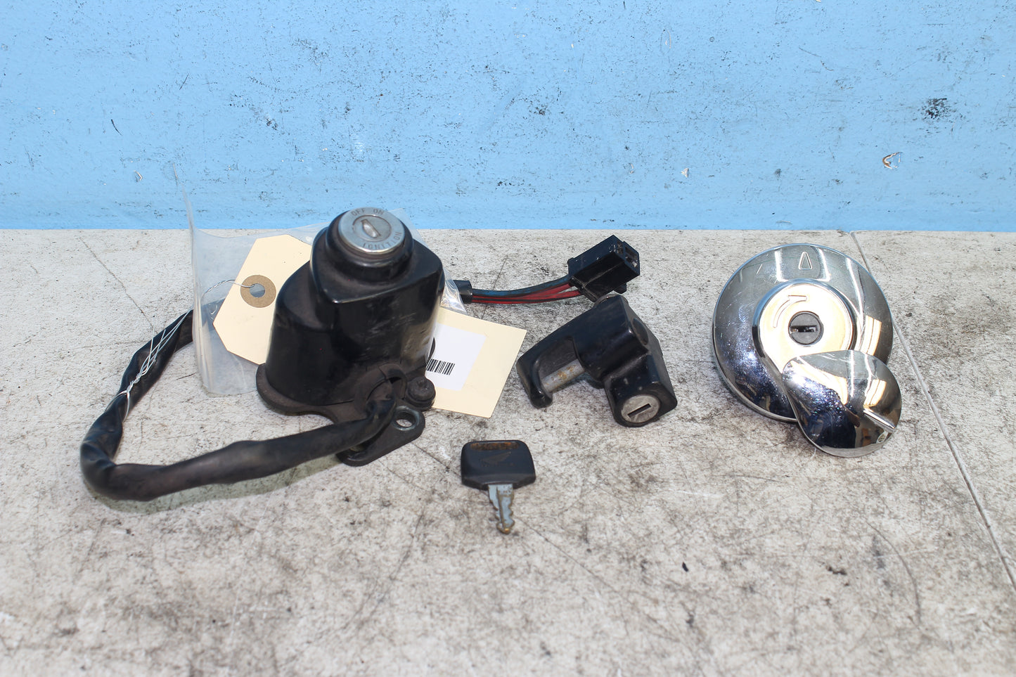 98-03 Honda Shadow VT 750 Deluxe ACE OEM Ignition Switch Gas Cap Lock w/ Key