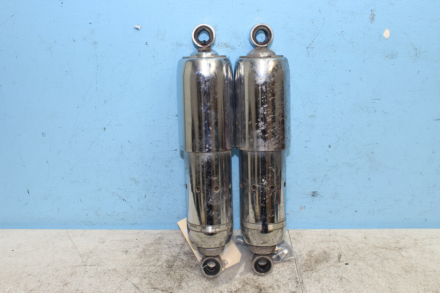 98-03 Honda Shadow VT 750 Deluxe ACE Rear Shocks Left Right *DMG* 52400-MBA-611