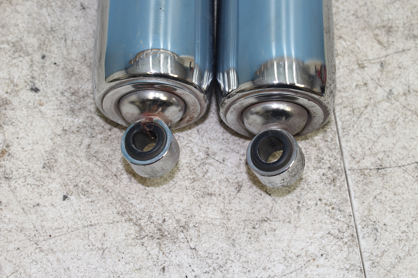 98-03 Honda Shadow VT 750 Deluxe ACE Rear Shocks Left Right *DMG* 52400-MBA-611