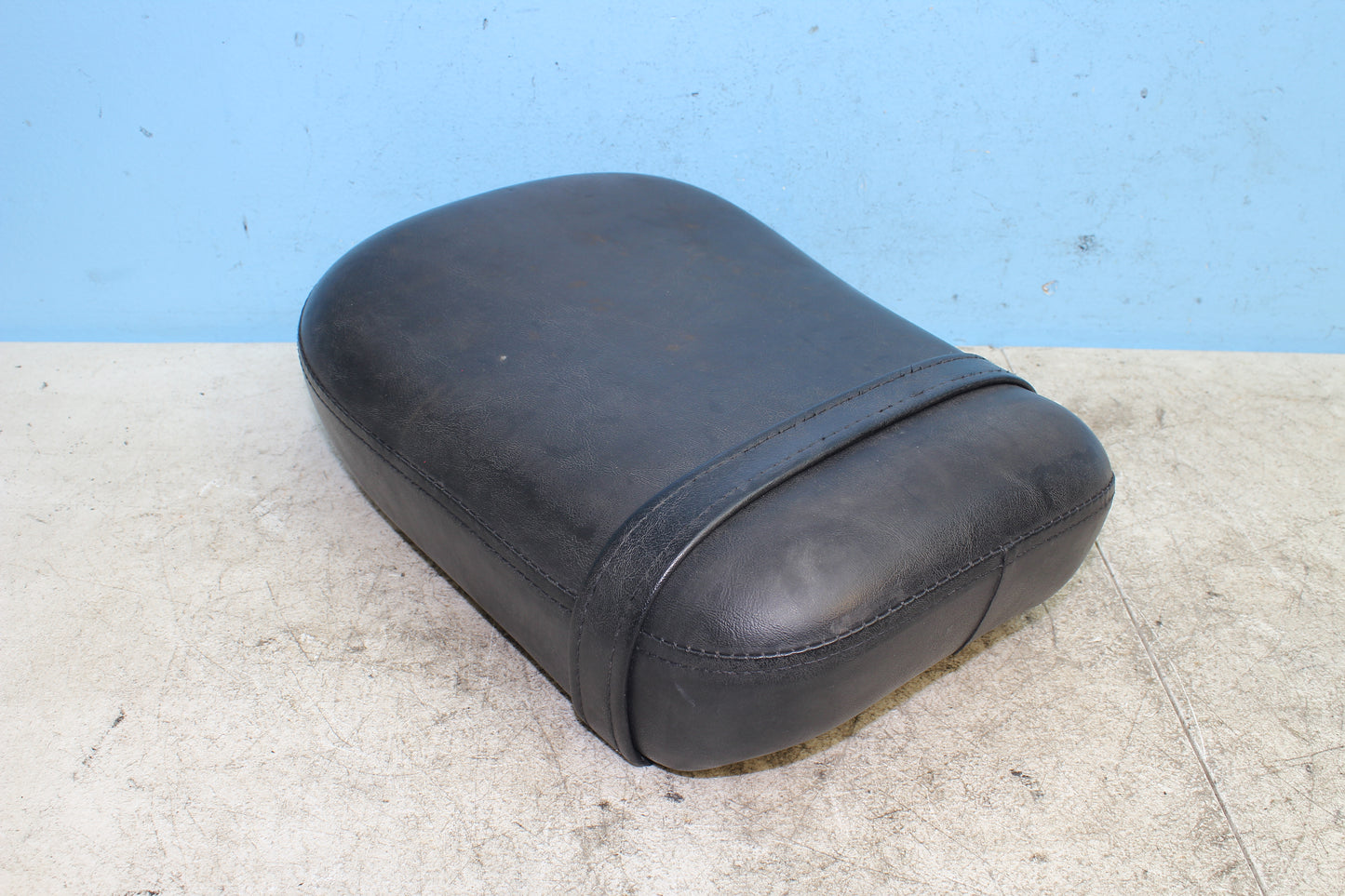 98-03 Honda Shadow VT 750 Deluxe ACE OEM Rear Passenger Seat 77300-MBA-660