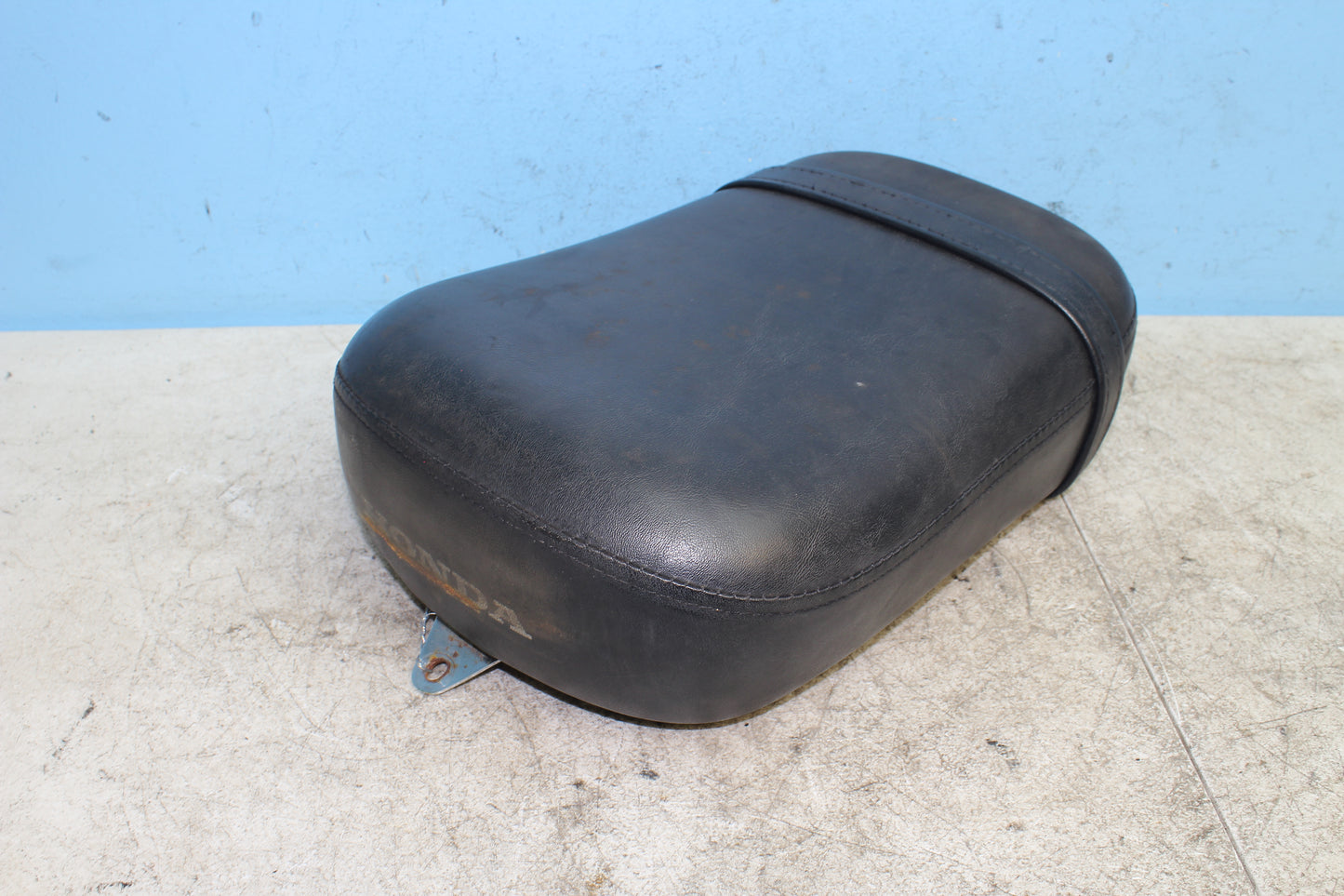 98-03 Honda Shadow VT 750 Deluxe ACE OEM Rear Passenger Seat 77300-MBA-660