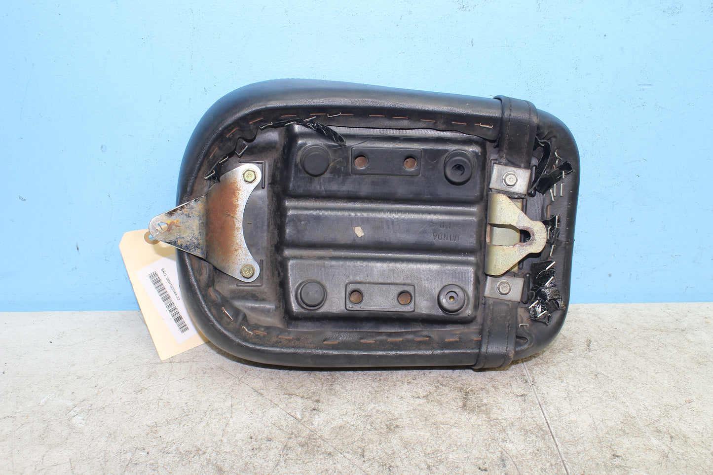 98-03 Honda Shadow VT 750 Deluxe ACE OEM Rear Passenger Seat 77300-MBA-660