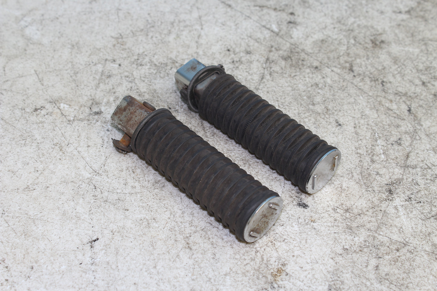 98-03 Honda Shadow VT 750 Deluxe ACE OEM Rear Passenger Foot Pegs Left Right