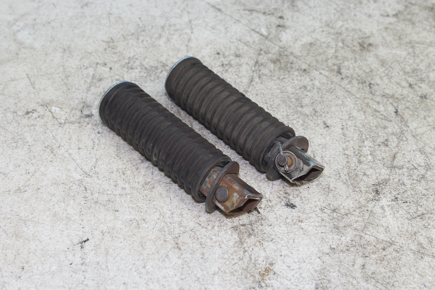 98-03 Honda Shadow VT 750 Deluxe ACE OEM Rear Passenger Foot Pegs Left Right