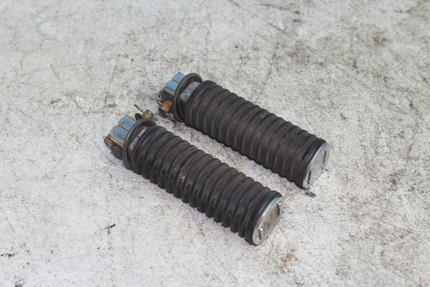 98-03 Honda Shadow VT 750 Deluxe ACE OEM Rear Passenger Foot Pegs Left Right