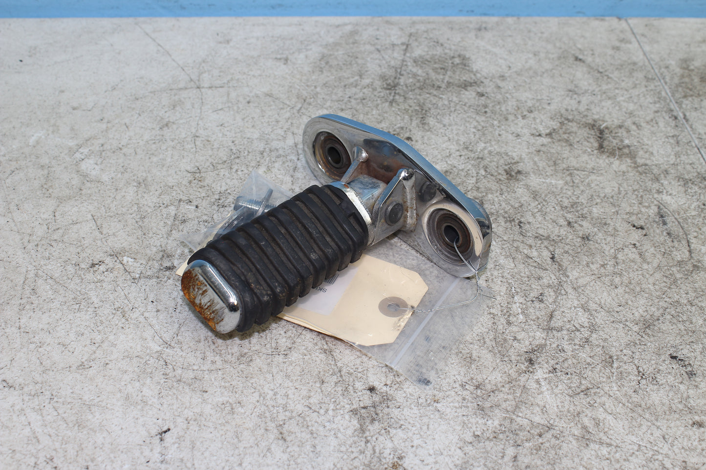 98-03 Honda Shadow VT 750 Deluxe ACE OEM Right Driver Foot Peg *DMG*