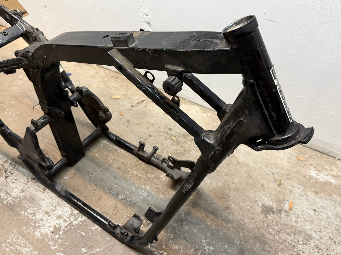 98-03 Honda Shadow VT 750 Deluxe ACE OEM Frame *SLVG* 50100-MBA-L60ZA