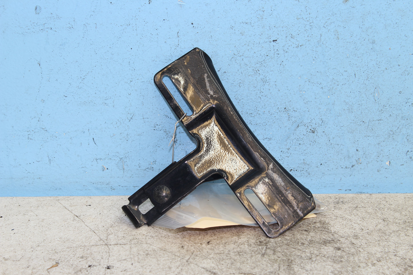 98-03 Harley Sportster Hugger 883 OEM Rear License Plate Mounting Bracket
