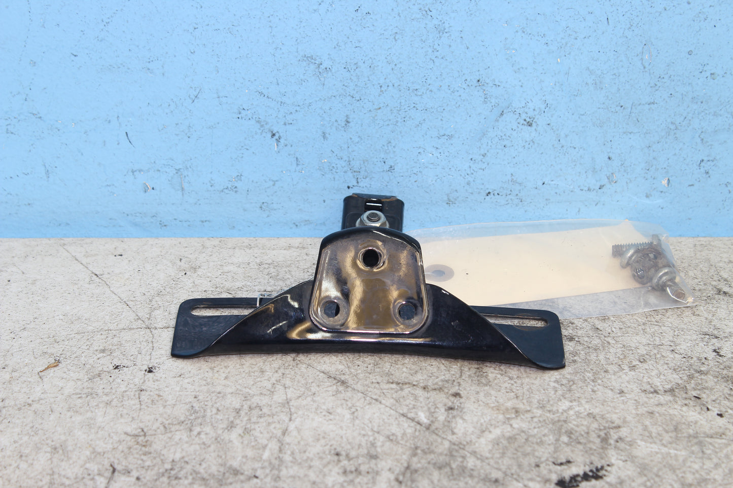 98-03 Harley Sportster Hugger 883 OEM Rear License Plate Mounting Bracket