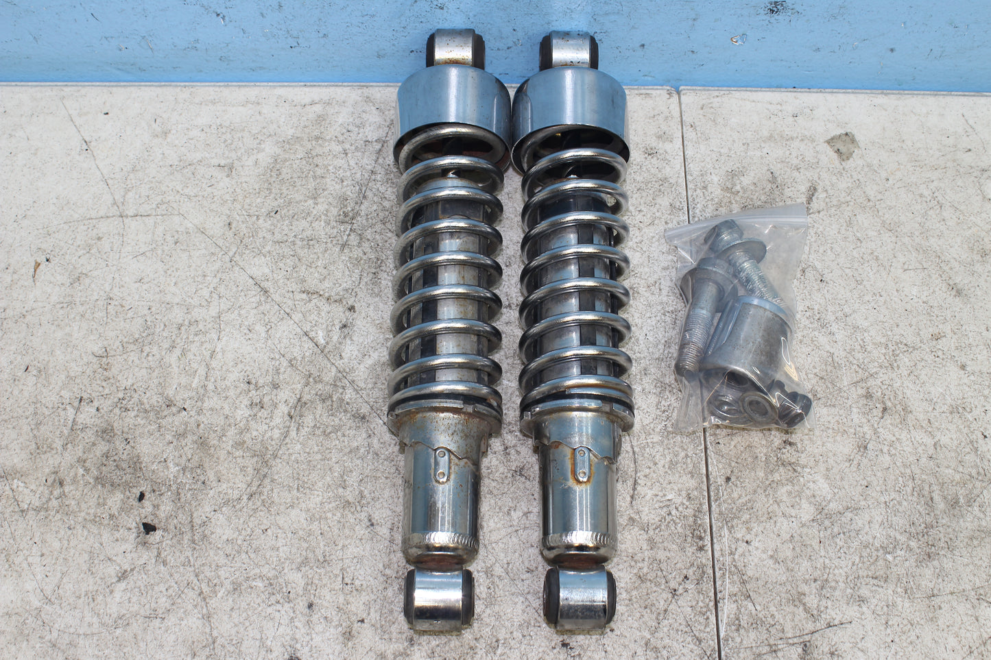 98-03 Harley Sportster Hugger 883 OEM Rear Shock Left Right 54568-92
