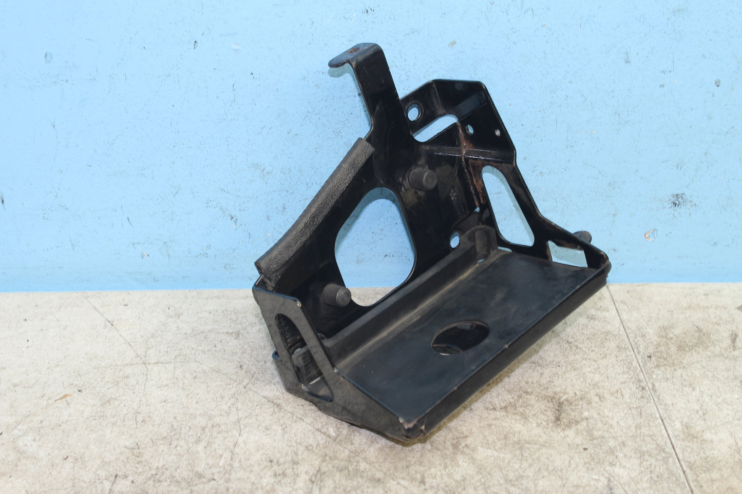 98-03 Harley Sportster Hugger 883 OEM Battery Box Tray 66194-98