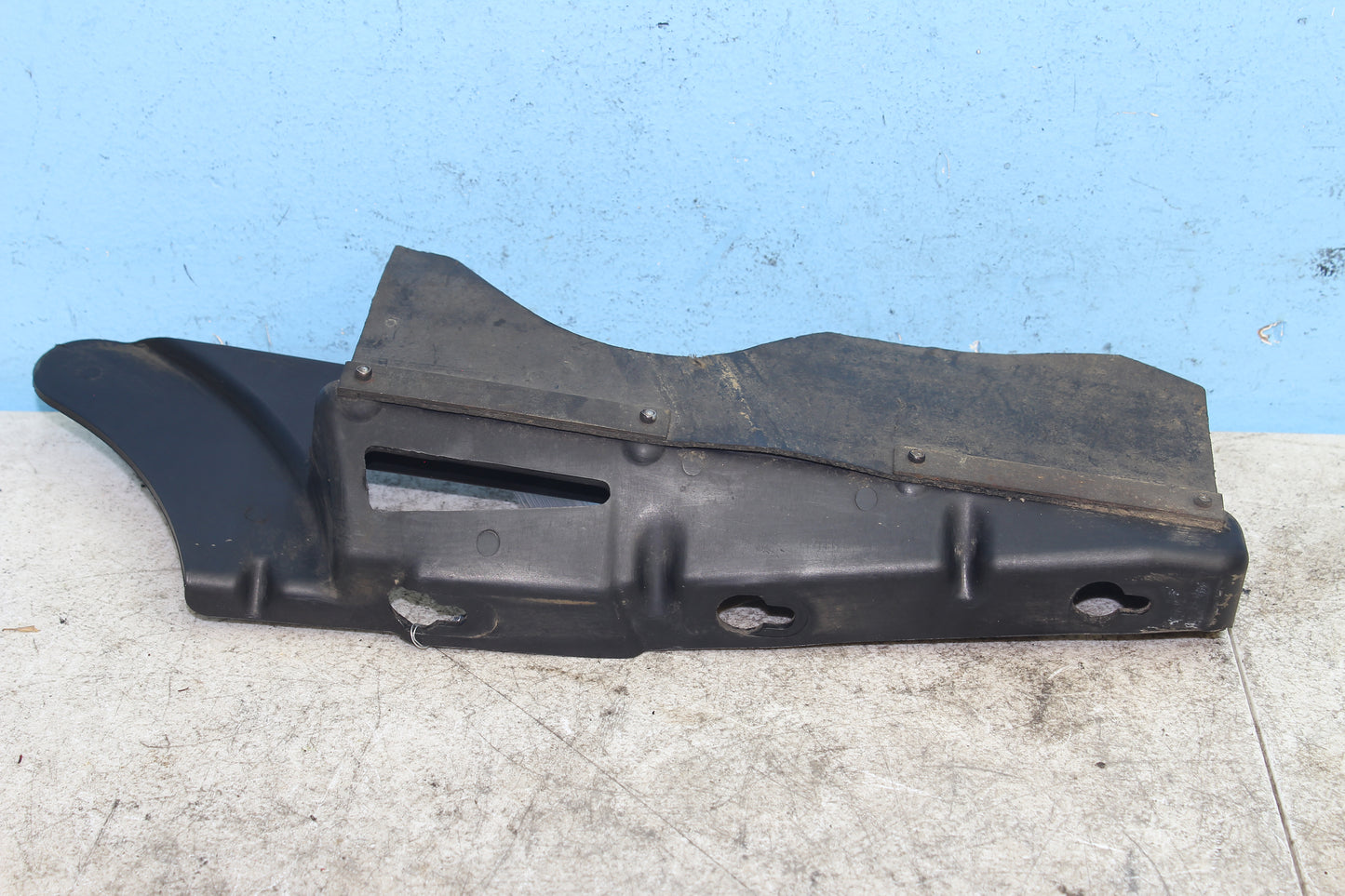 98-03 Harley Sportster Hugger 883 OEM Lower Drive Belt Guard 60436-91